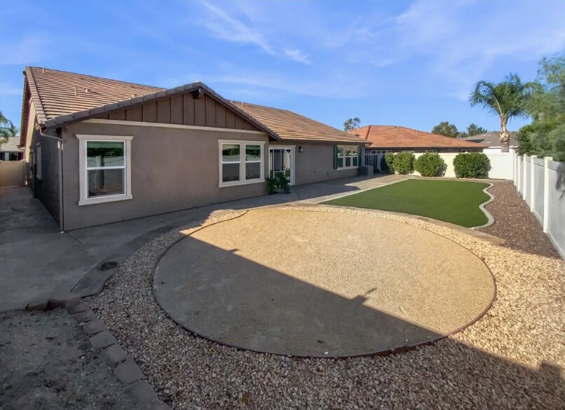 Building Photo - 31846 Victoria Pl