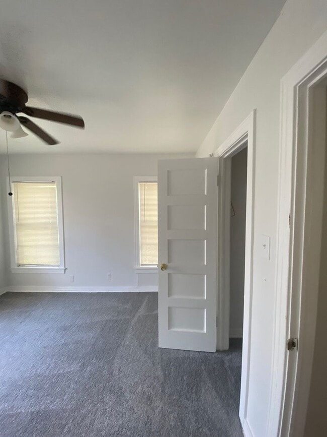 Building Photo - 3 Bedroom 1 Bath House Near Westmoreland R...