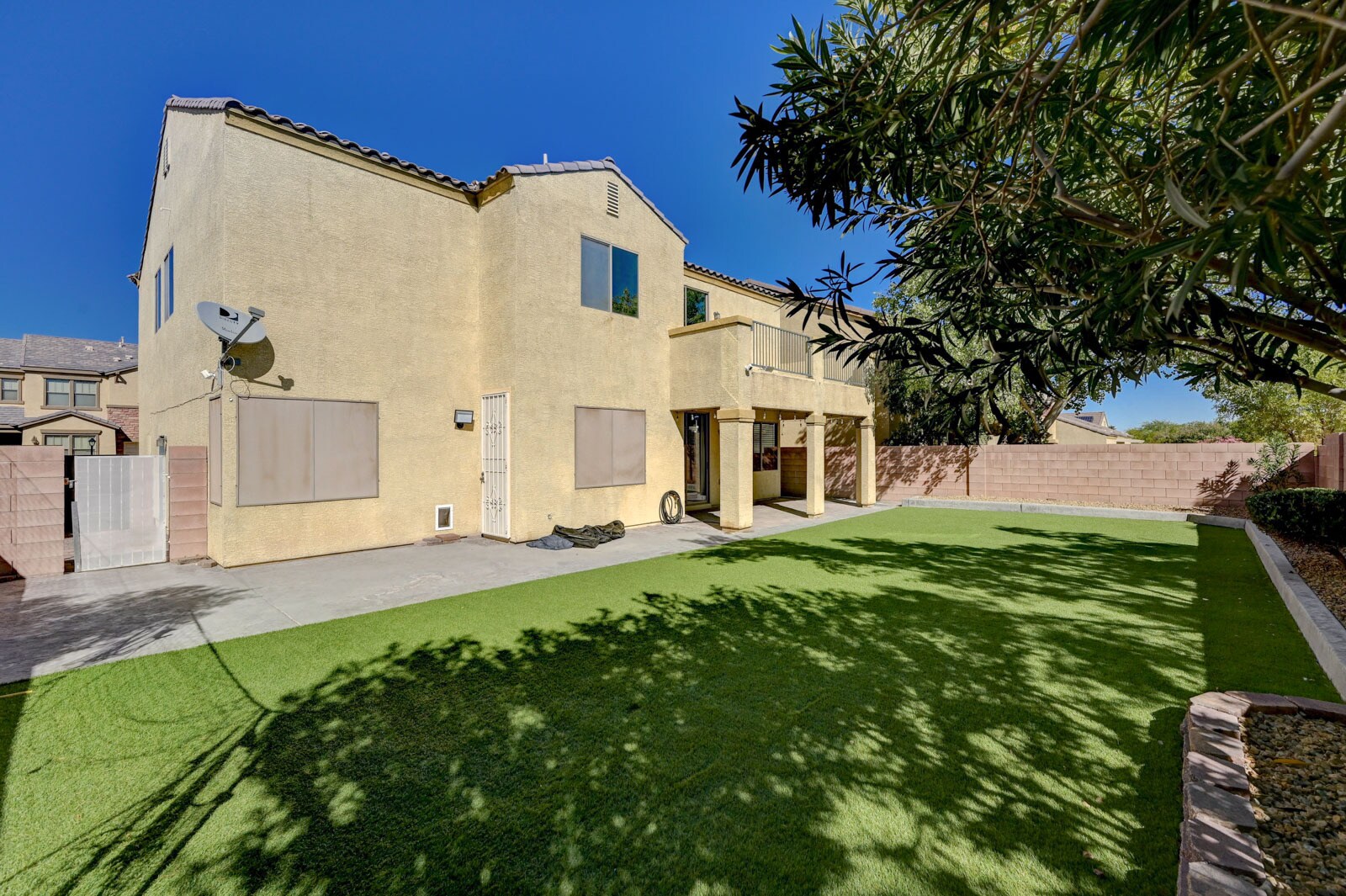 Building Photo - 8125 Chestnut Hollow Ave