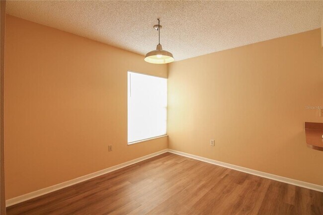 Building Photo - 754 Zella Ln