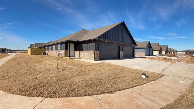 Building Photo - 11401 University