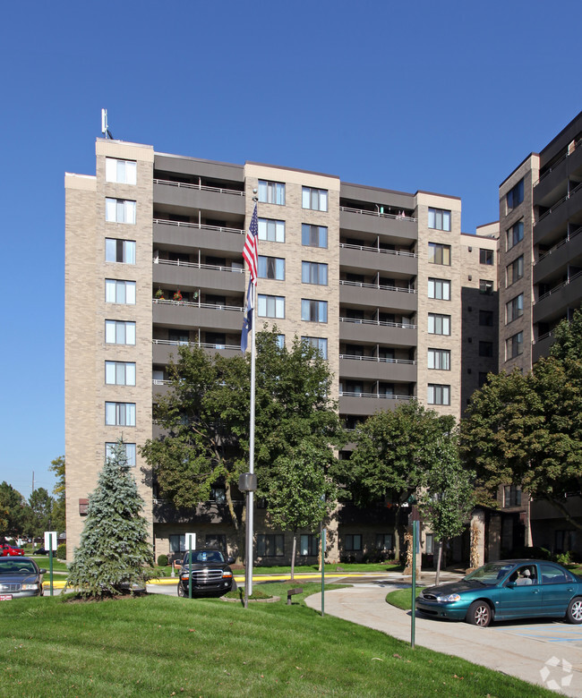 Building Photo - Garden City Tower