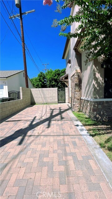 Building Photo - 5921 Alessandro Ave