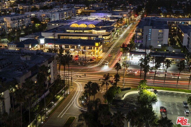 Building Photo - 13650 Marina Pointe Dr