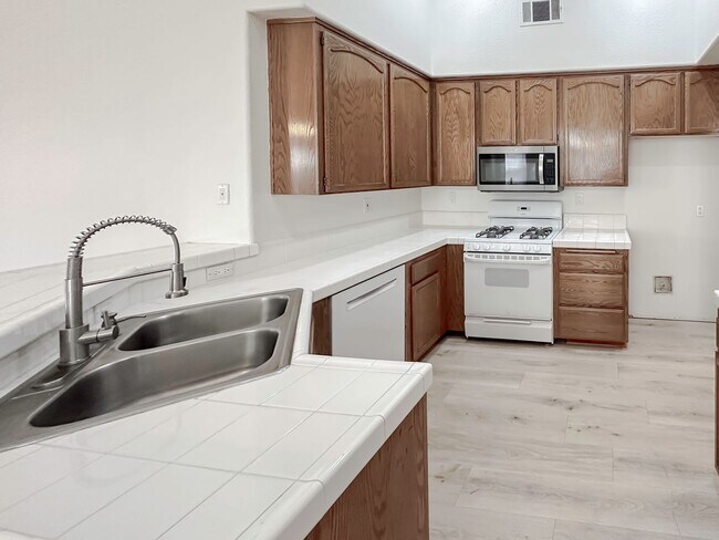 Building Photo - Single family home in Menifee!