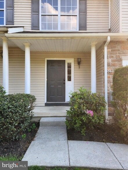 Building Photo - 302 Hidden Dr