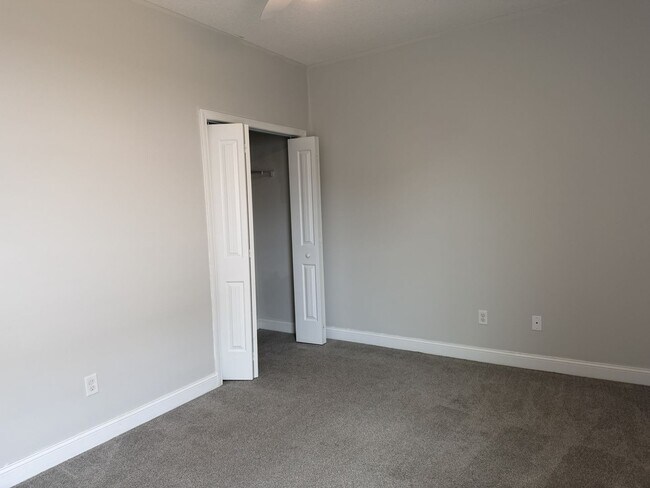 Building Photo - 710 Burke Dr