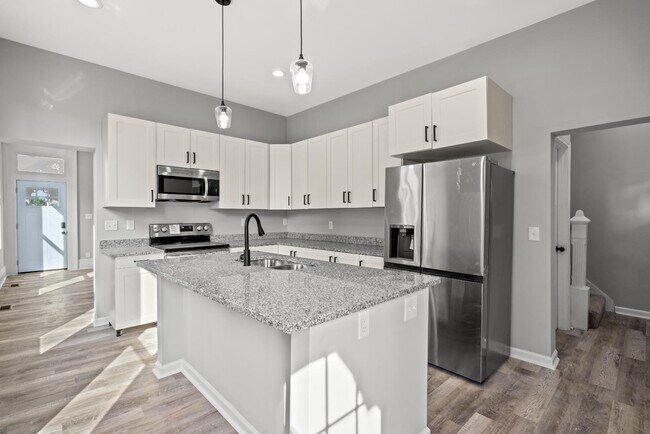 Building Photo - 835 Isabella St