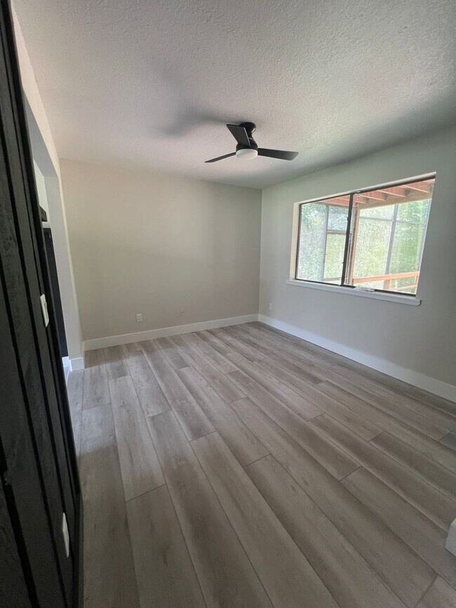 Building Photo - Spacious 4-Bedroom Pool Home in Desirable Winter Springs!