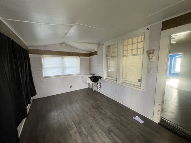 Building Photo - 1013 W Decatur St