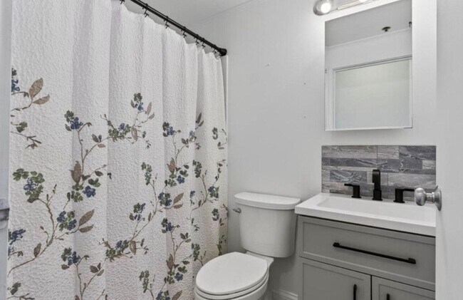 Building Photo - Breakwater Condominiums #501-South Portland: 1 BR Condo with water-front access Available 06/01/2...