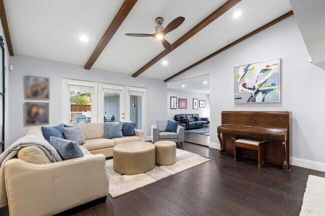 Building Photo - 7830 La Sobrina Dr