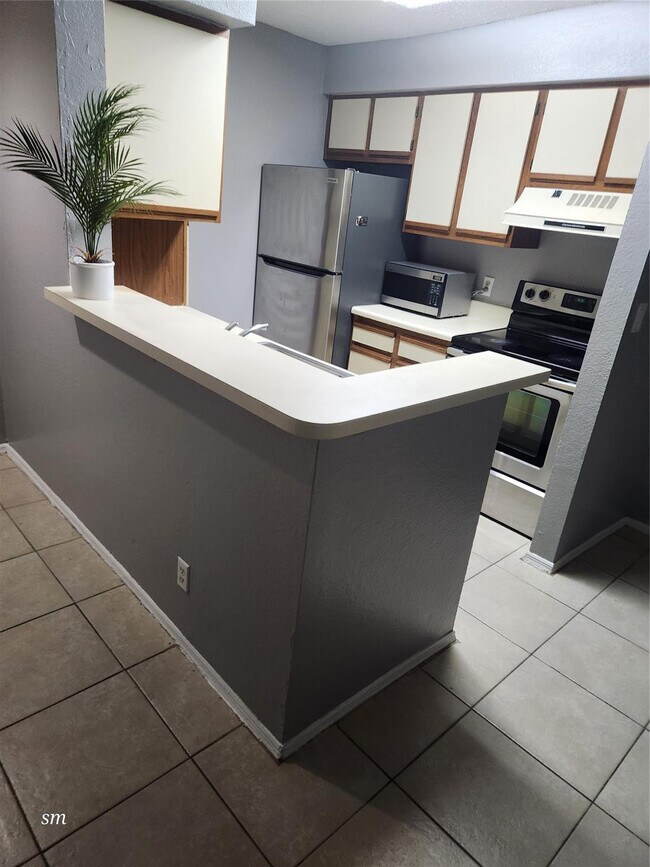 Building Photo - 2866 S University Dr