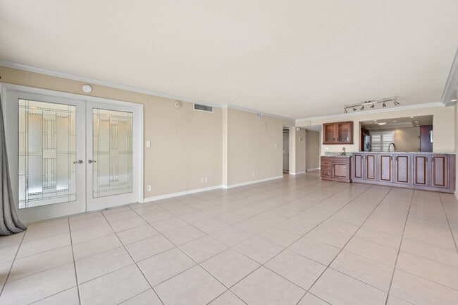 Building Photo - 995 N Hwy A1A