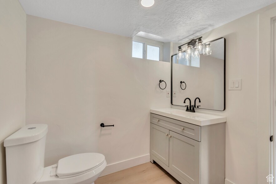 Building Photo - 394 N 100 E