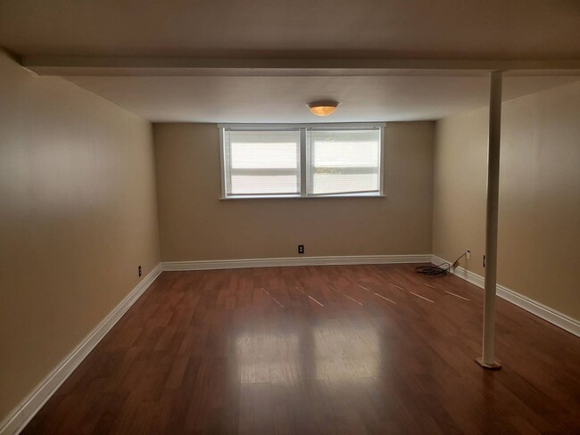 Building Photo - Gorgeous Split Foyer Close to Post!