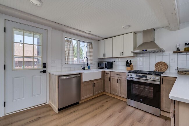Building Photo - **Furnished Winter Rental** - Sackets Harbor