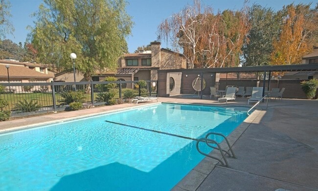 Building Photo - 5500 Lennox Ave