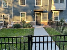 Building Photo - 1228 Queen Lyon Ct