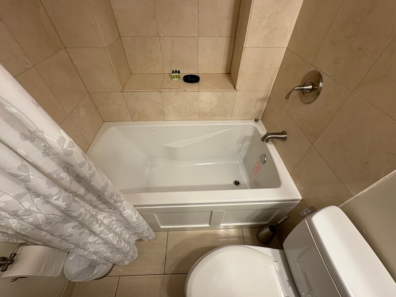 Building Photo - 3049 N Leavitt St