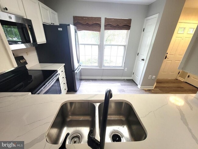 Building Photo - 8702 Castlerock Ct