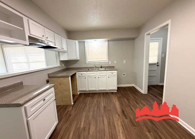 Building Photo - 2567 Thackery Dr