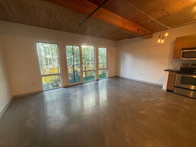 Building Photo - Veer Lofts Condominiums - South Lake Union