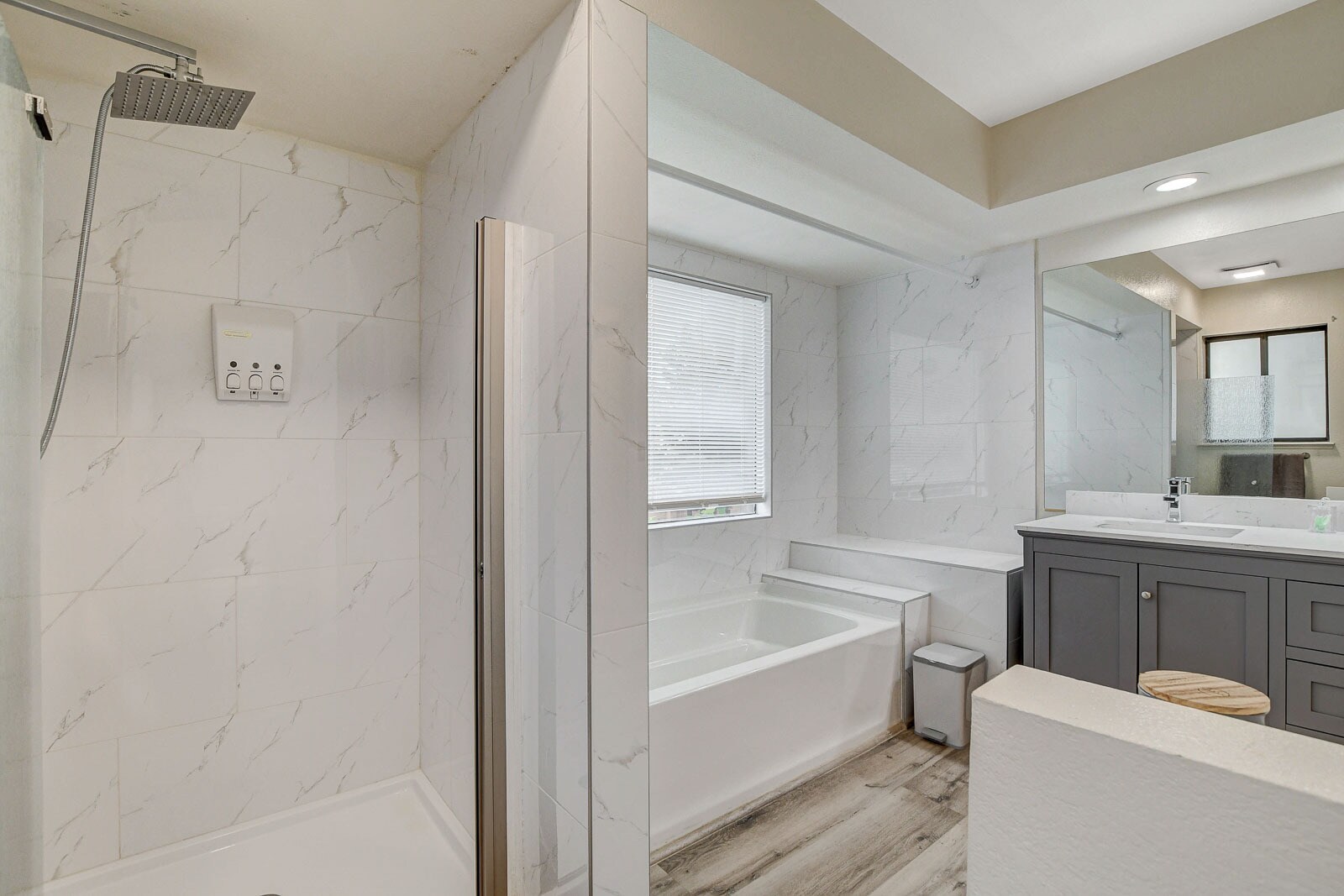 Building Photo - 2224 Lucerne Ct