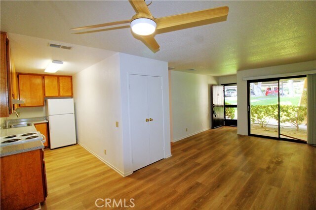 Building Photo - 2800 Los Felices Cir E