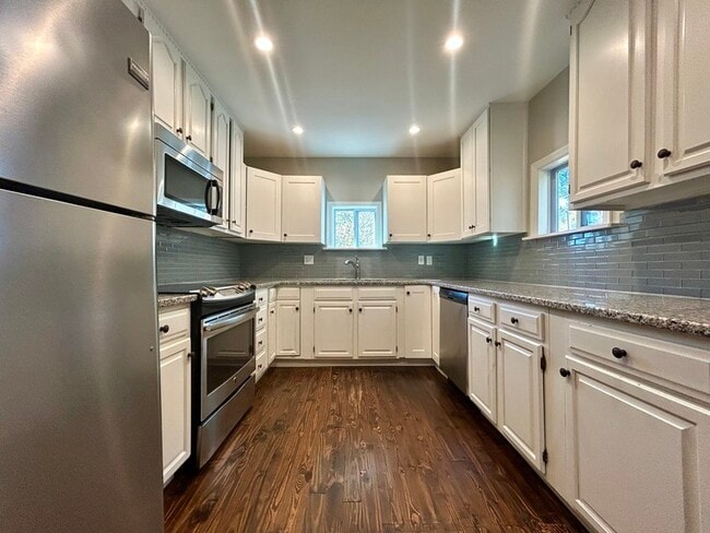 Building Photo - 217 Skyland Ave