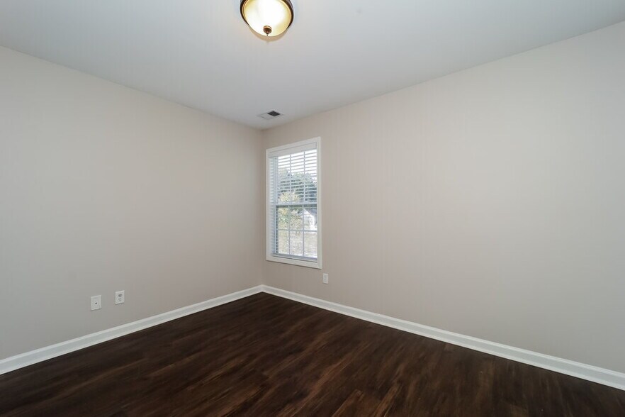 Building Photo - 8131 Vincent Mill Dr