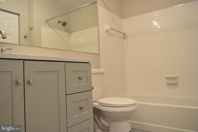 Building Photo - 12121 Chaucer Ln