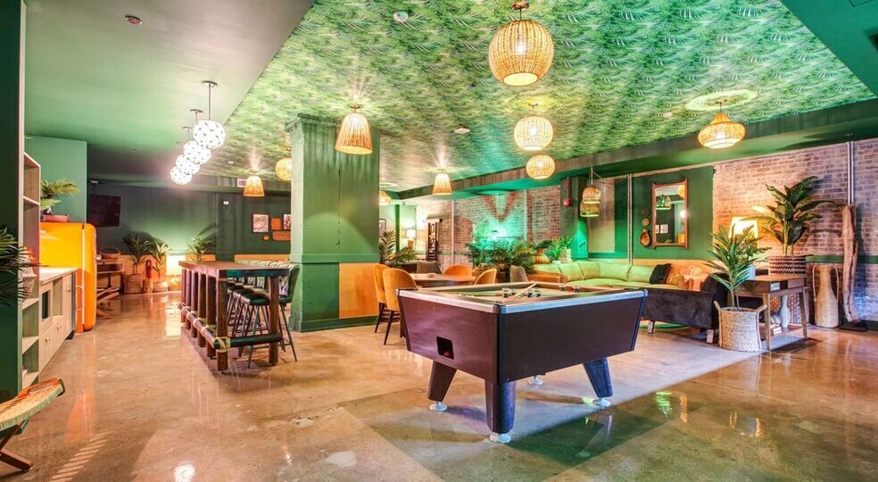 Building Photo - 1135 W Winona St