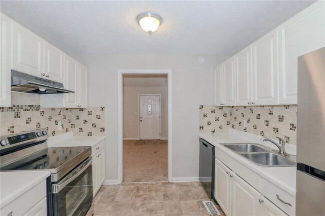 Building Photo - 43 Surrey Ct