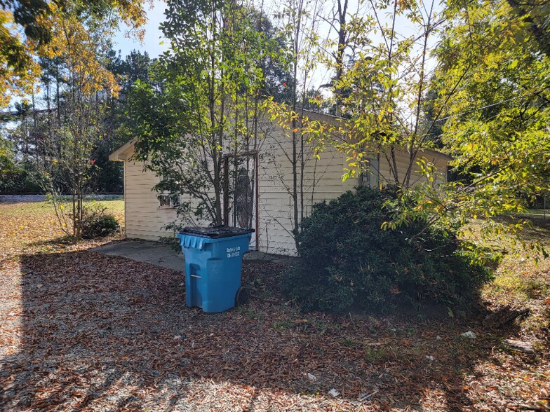 Building Photo - 119 Lynn Dr