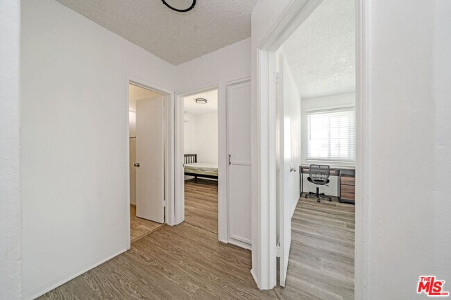 Building Photo - 1349 W 35th Pl