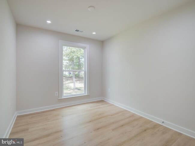 Building Photo - 14750 Jordan Ln