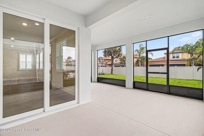 Building Photo - 726 Clearwater Ave