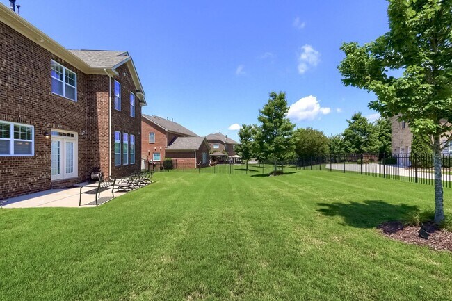 Building Photo - 5 Bedroom single family home in Mooresville