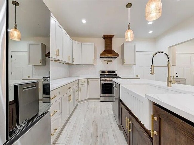 Building Photo - 213 NE 14th St