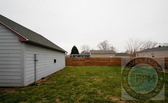 Building Photo - 2 Bed 1 Bath Home in Council Bluffs, IA