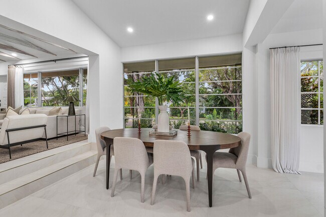 Building Photo - 2330 Lake Ave