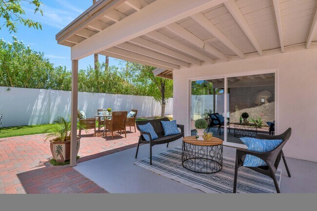 Building Photo - 7509 N Vía Del Elemental