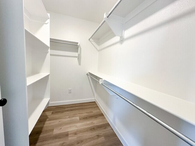 Building Photo - Updated Home in Burgamy Park!