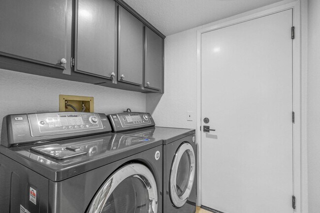 Building Photo - Encinitas Gem with Serene Backyard Pool - Available Dec. 1, 2025