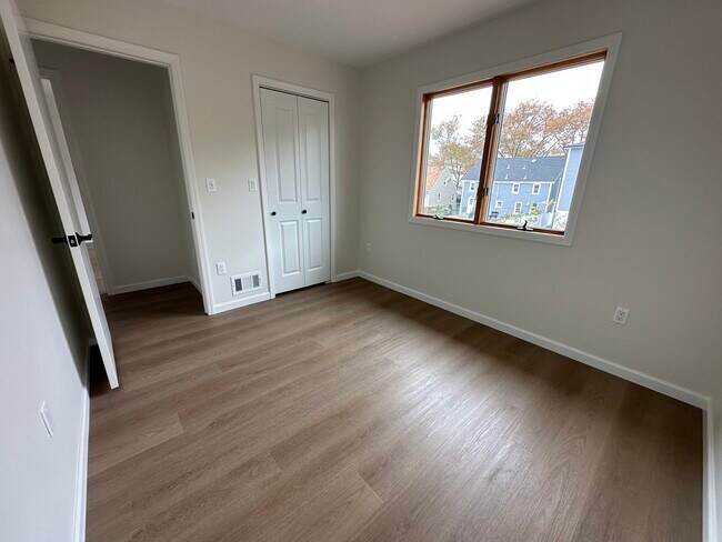 Building Photo - 263 Schuyler Ave