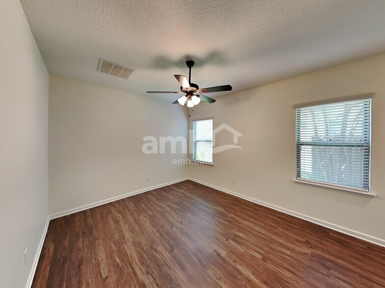 Building Photo - 231 Buck Run Way