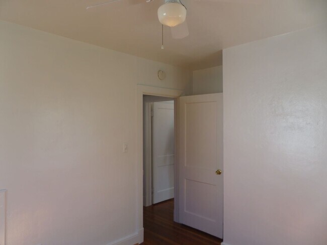 Building Photo - Colonial Heights