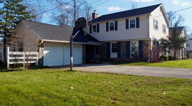Building Photo - 593 Watford Ln
