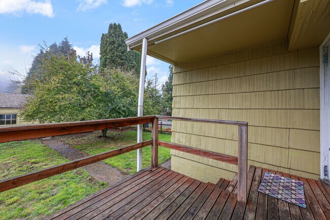 Building Photo - Eastside rambler with A/C, 2 bed 1 bath. Olympia School District.